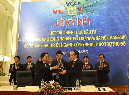 Tập đoàn DOJI ký kết hợp tác xây dựng Khu công nghiệp hỗ trợ Nam Hà Nội - 1 Tập đoàn DOJI ký kết hợp tác xây dựng Khu công nghiệp hỗ trợ Nam Hà Nội