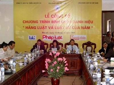 Tôn vinh giới luật sư, góp phần xây dựng Nhà nước pháp quyền XHCN Việt Nam - 2 Tôn vinh giới luật sư, góp phần xây dựng Nhà nước pháp quyền XHCN Việt Nam