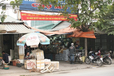 Đường Kim Ngưu thành “điểm đen giao thông” vì loạn họp chợ - 1 Đường Kim Ngưu thành “điểm đen giao thông” vì loạn họp chợ - 1