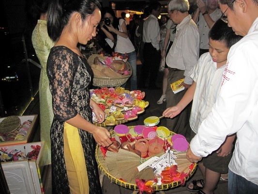 Tái hiện phiên chợ Tết Huế xưa tại TPHCM - 2