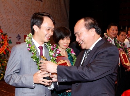 10 hãng luật và 5 luật sư tiêu biểu năm 2012 được vinh danh - 1 10 hãng luật và 5 luật sư tiêu biểu năm 2012 được vinh danh