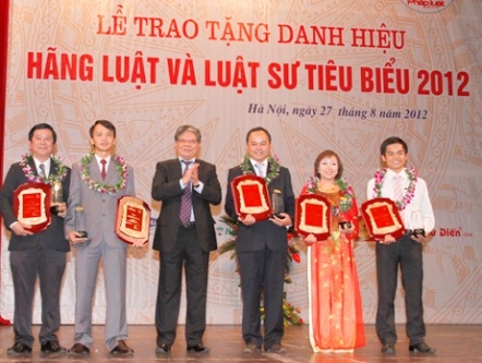 10 hãng luật và 5 luật sư tiêu biểu năm 2012 được vinh danh