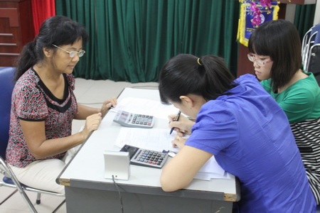 Cư dân 30A Lý Thường Kiệt – 33 Hàng Bài nhận tiền bồi thường hỗ trợ