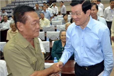 Đề xuất đưa Hoàng Sa, Trường Sa vào hiến pháp - 1 Chủ tịch Nước Trương Tấn Sang tiếp xúc cử tri Q.4, Q.3 ngày 25.11