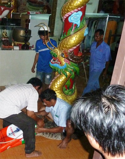 Hàng trăm người vây bắt cá sấu “khủng” trong đêm - 3 Cá sấu đại náo chùa Bửu Hương, ấp Cây Trâm A, xã Định Bình (TP Cà Mau)
