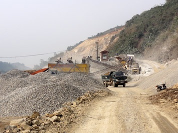 Bài 2: Chính quyền không biết? - 1 Nhộn nhịp khai thác mỏ đá Lâm Giang