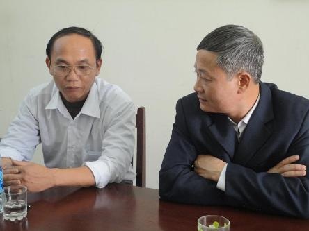 Lãnh đạo xã Vĩnh Thịnh trong buổi làm việc với phóng viên