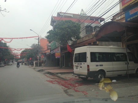 Đốt pháo ở Hải Dương: Từ “tâm phục” đến “khẩu phục” - 1 Xác pháo trên đường phố tại Hải Dương (Ảnh chụp ngày mùng 2 Tết)