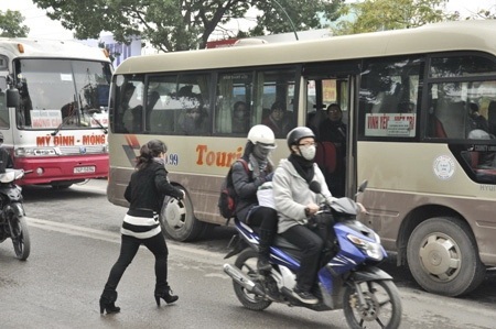 Đi tìm “tác giả” làm “vỡ” bến xe Mỹ Đình