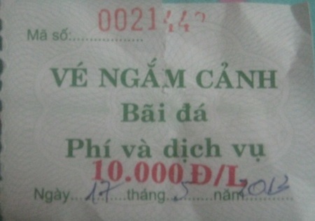 Vé bán vào cửa bãi đá