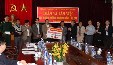 Ngân hàng VDB hỗ trợ đồng bào Lào Cai thiệt hại nặng vì mưa đá - 2 Ngân hàng VDB hỗ trợ đồng bào Lào Cai thiệt hại nặng vì mưa đá