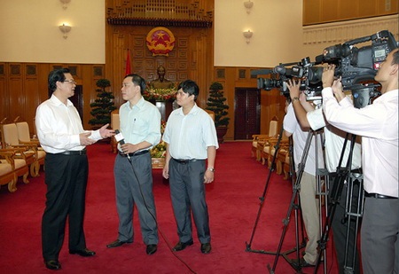 Nỗ lực phấn đấu đạt kết quả cao nhất Kế hoạch phát triển kinh tế-xã hội năm 2013 - 1 Thủ tướng Nguyễn Tấn Dũng trả lời phỏng vấn của TTXVN - Ảnh VGP/Nhật Bắc
