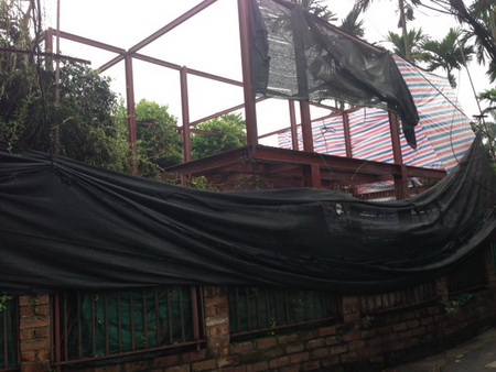 Nhà kết cấu khung thép, móng bê tông kiên cố xây dựng không phép