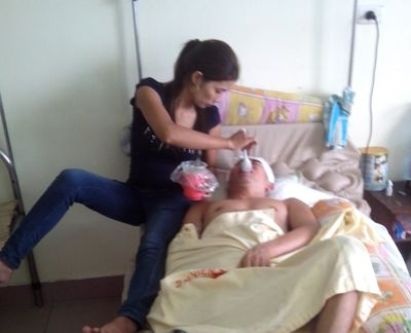 Bệnh nhân bệnh viện Thanh Nhàn kêu trời - 2 Xe cấp cứu ứng trực chở người bệnh đi chẩn đoán hình ảnh