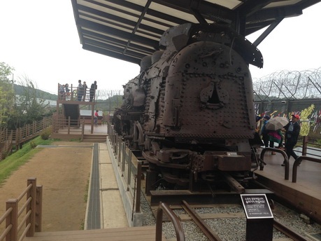 Các du khách tuyệt đối phải tuân phải tuân thủ rất nhiều qui định nghiêm ngặt.