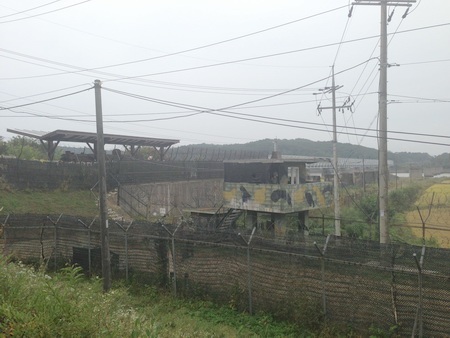 Các du khách tuyệt đối phải tuân phải tuân thủ rất nhiều qui định nghiêm ngặt.