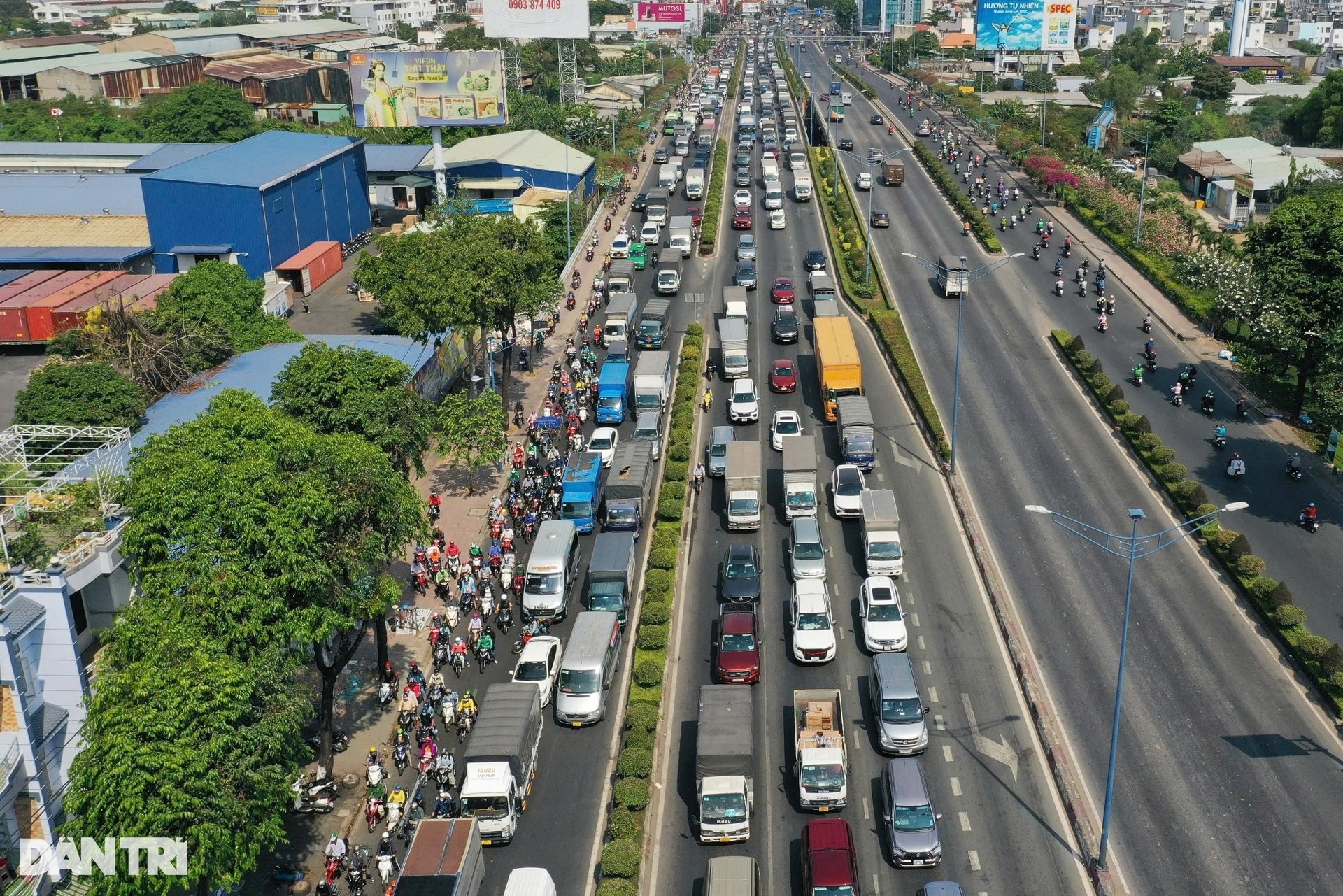 View - Increased road congestion near Tan Son Nhat Airport during year-end