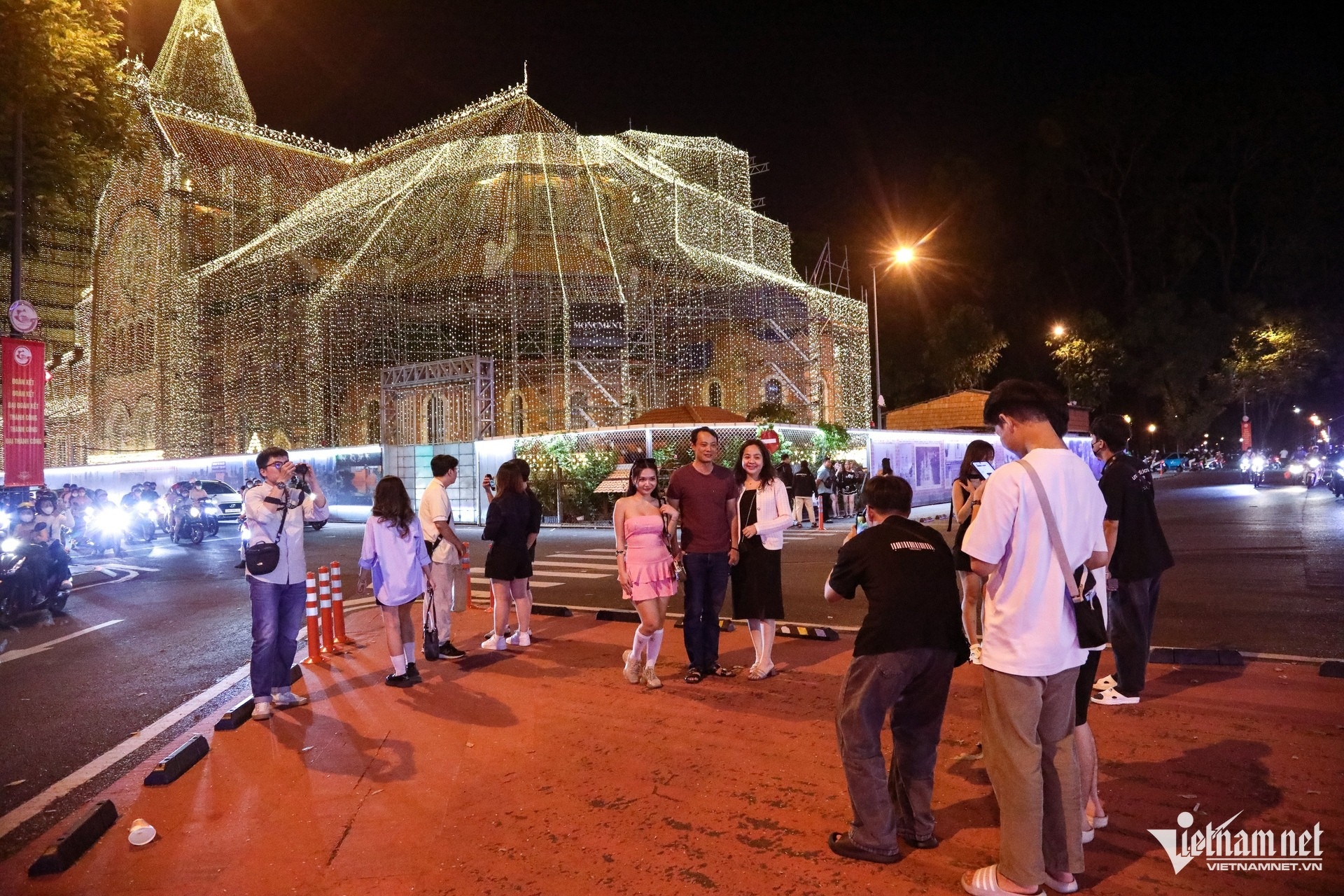 View - Early Christmas spirit at Ho Chi Minh City Notre-Dame Cathedral