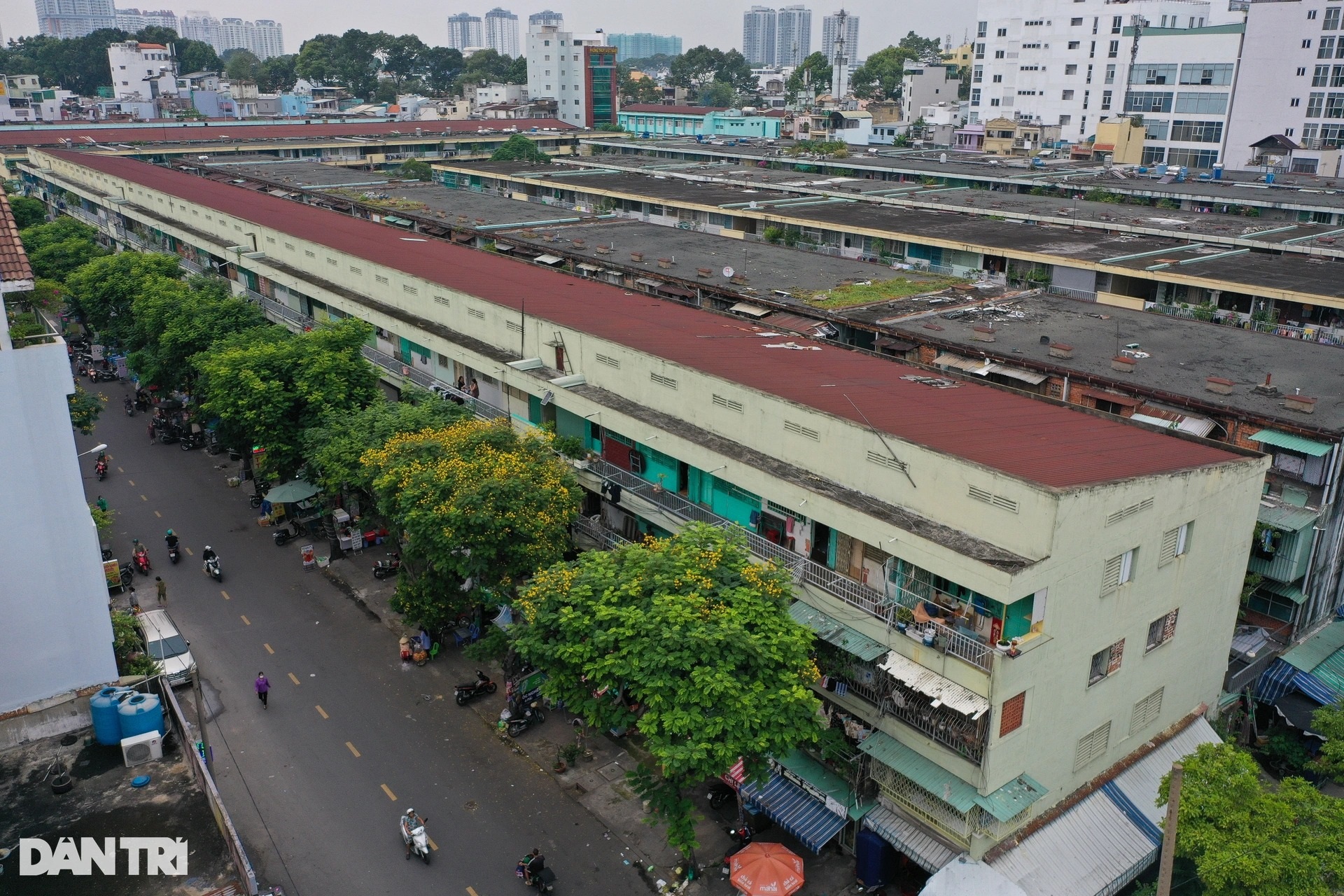 View - Risky lives in HCM City's collapse-prone apartments