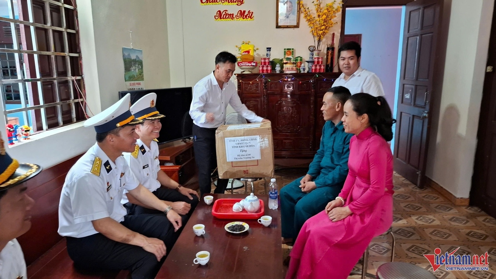 View - Tet gifts brought to soldiers on Spratly Islands