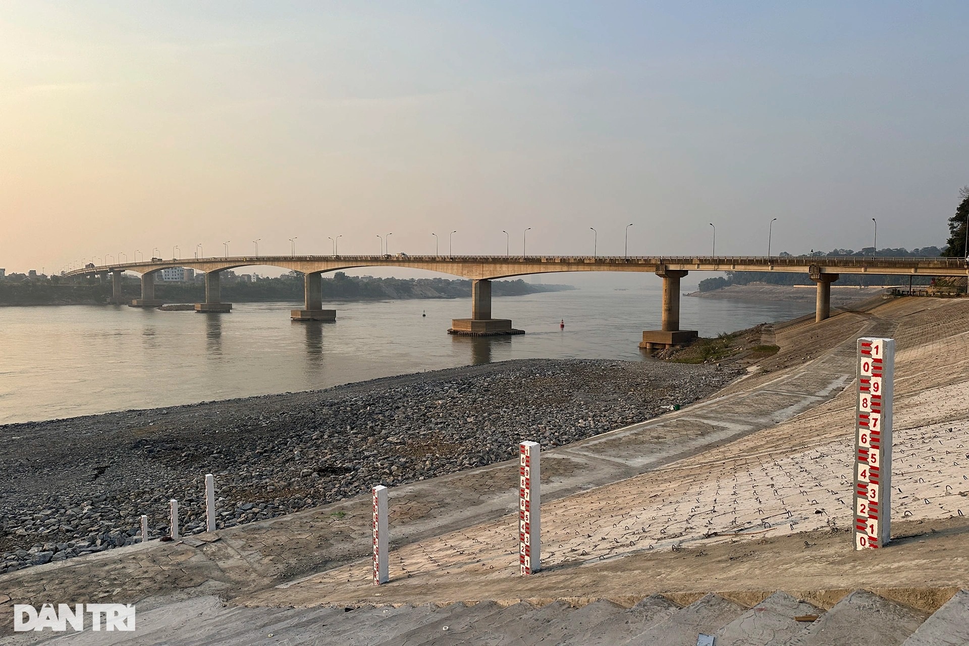 View - Bridges show foundation on drying rivers