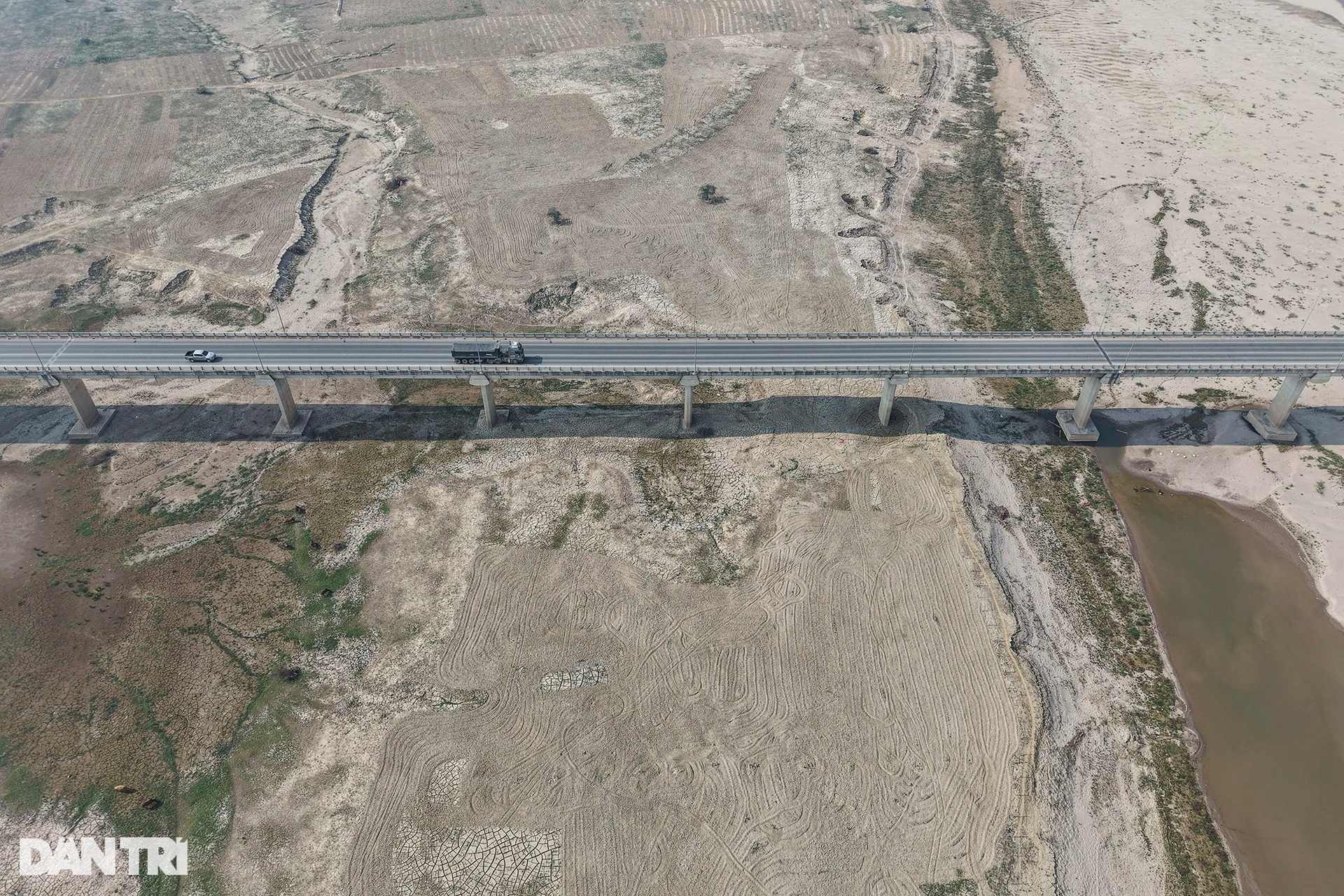 View - Bridges show foundation on drying rivers