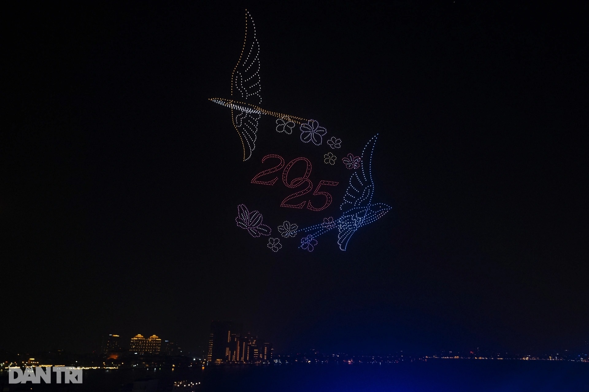 View - Huge drone show lights up Hanoi