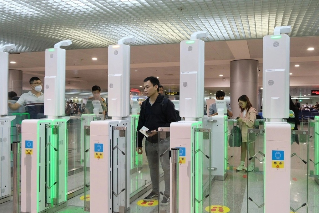 Tan Son Nhat suspends outbound autogates for upgrades | DTiNews