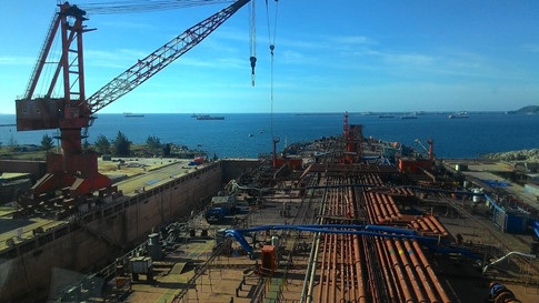 Điểm mặt loạt dự án lớn "dở sống dở chết" ngành Công Thương - 1 Nhà máy đóng tàu Dung Quất là một trong số những dự án hoạt động kém hiệu quả, trong tình trạng sống dở chết dở của ngành công thương.