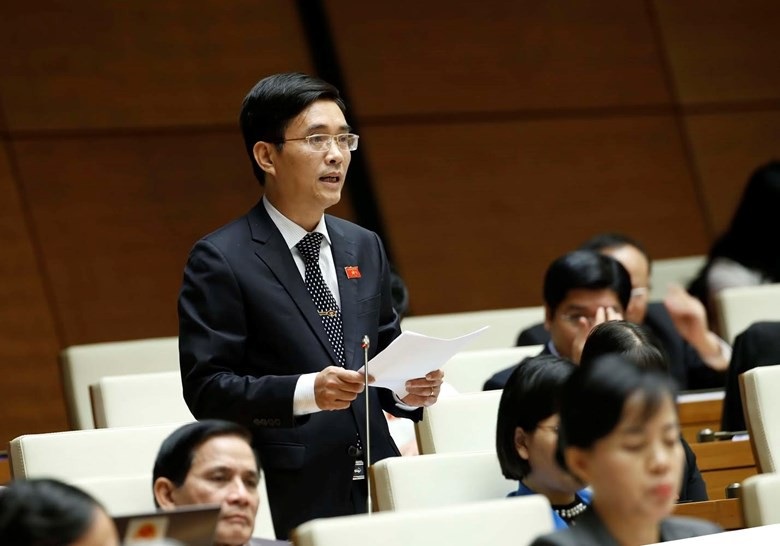 Đại biểu tranh luận gay gắt vụ "tăng trưởng phụ thuộc dầu thô" - 1 Ông Hoàng Quang Hàm, Đại biểu Tỉnh Phú Thọ.
