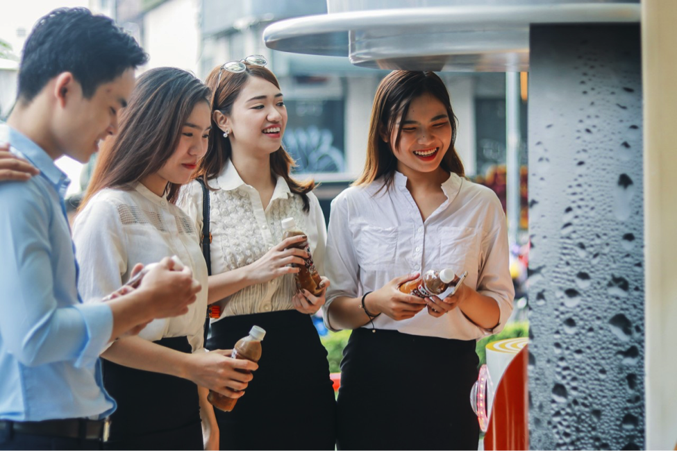 “Ông lớn" Nhật Bản tiếp tục tung ra sản phẩm cà phê & sữa siêu tiện dụng với giá hợp lý - 3
Dân văn phòng háo hức với món đồ uống yêu thích cực tiện lợi có mức giá thành hợp lí.