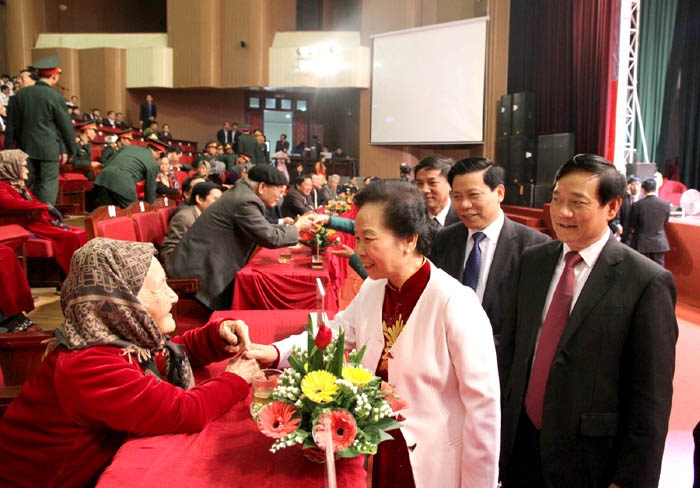Năm 2015 cố gắng hoàn tất phong tặng danh hiệu Bà mẹ Việt Nam anh hùng - 1 Năm 2015 cố gắng hoàn tất phong tặng danh hiệu Bà mẹ Việt Nam anh hùng