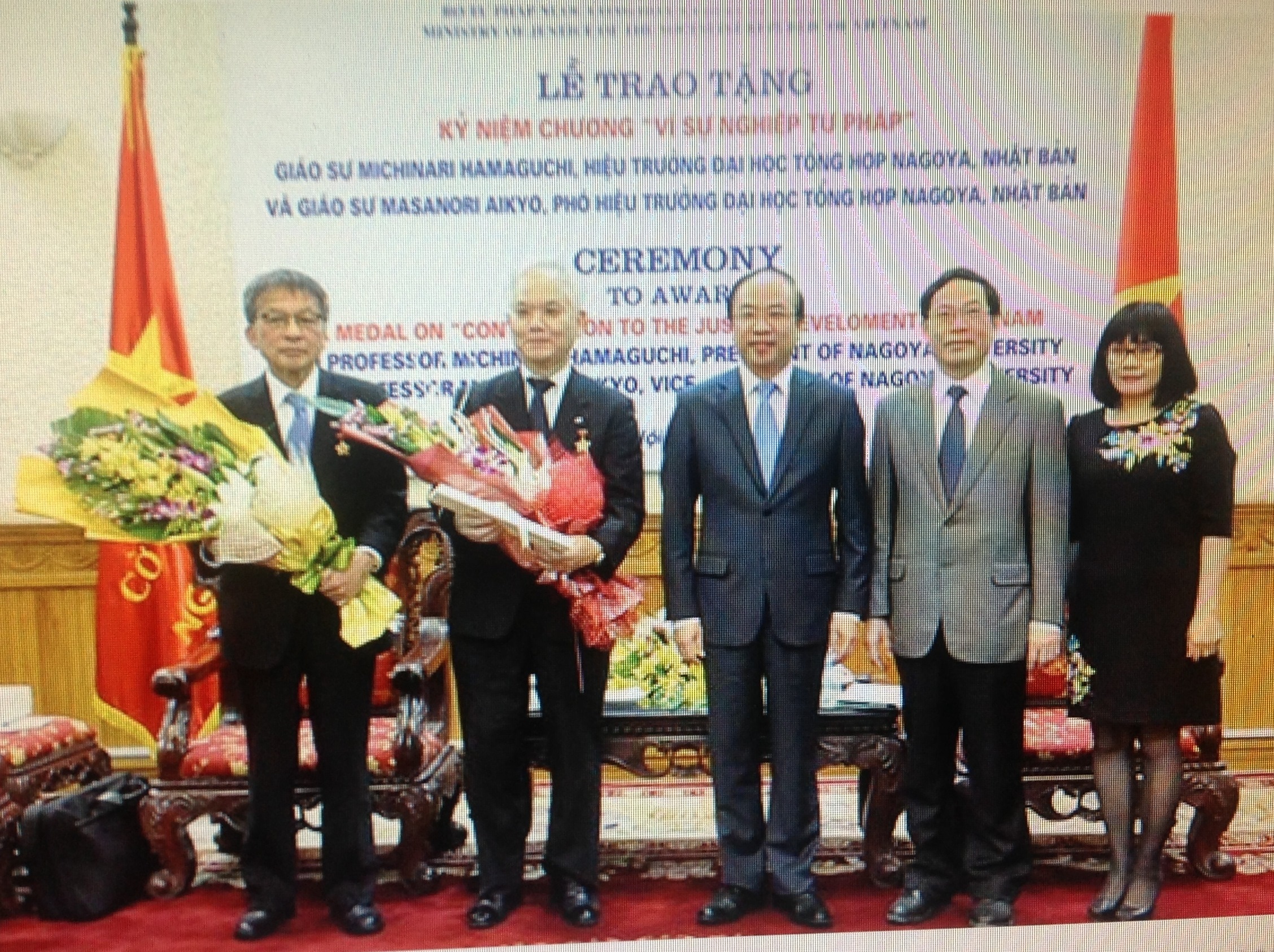 Tặng kỷ niệm chương “Vì sự nghiệp tư pháp” cho hai giáo sư Nhật Bản