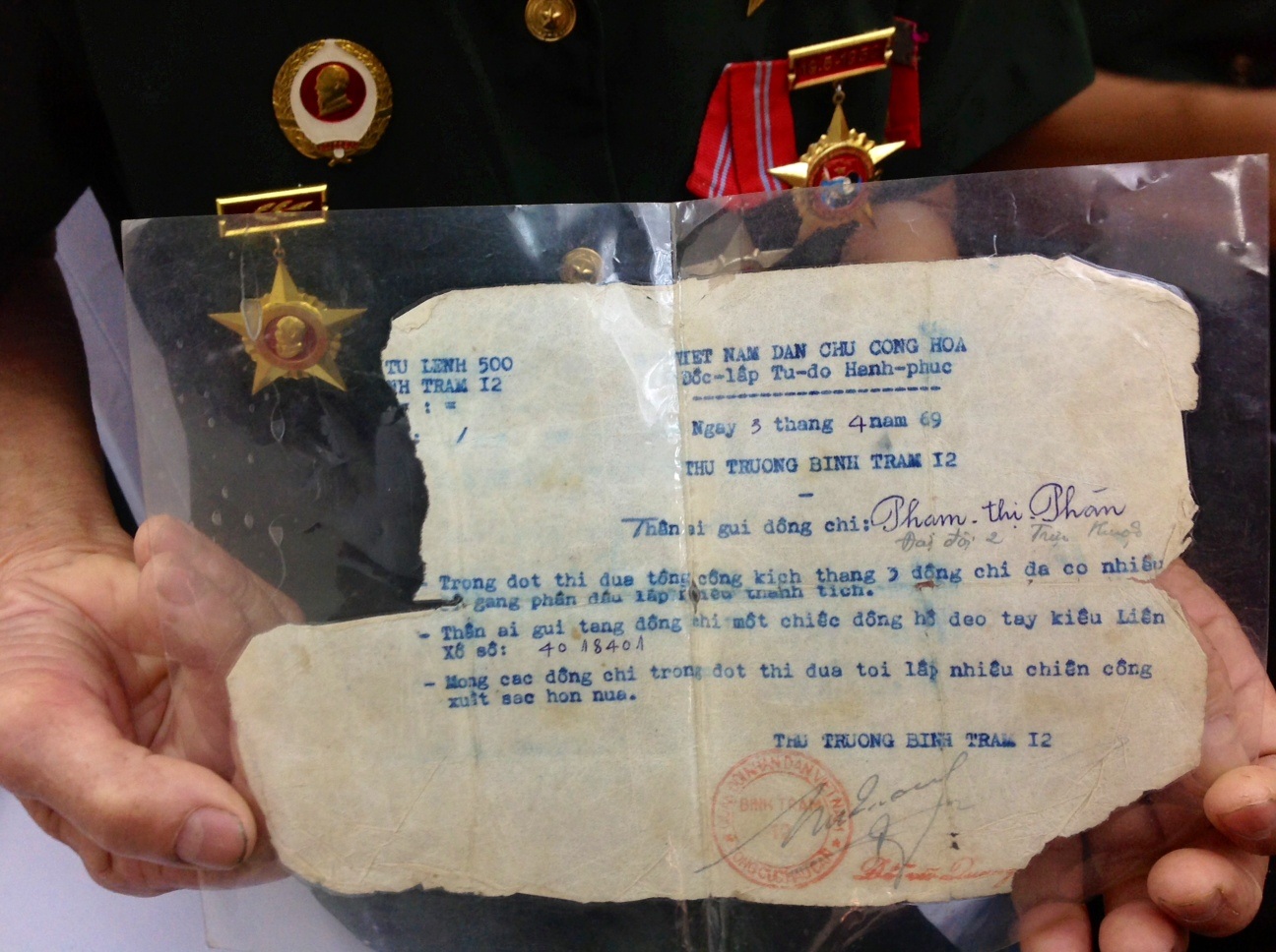 Quyết định của Binh trạm 12 trao tặng đồng hồ cho bà Phàn.