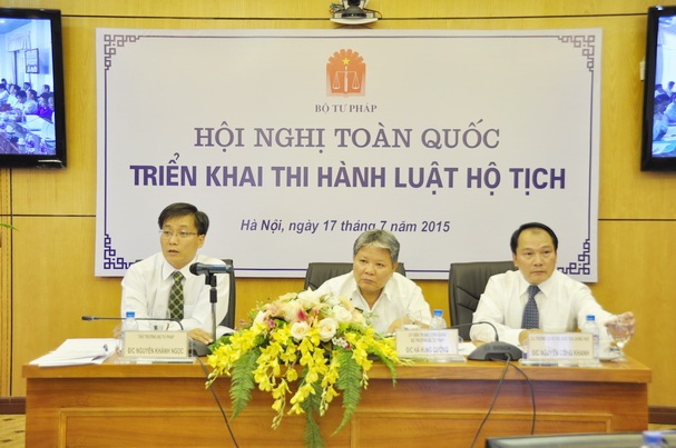 Thủ tục khai sinh, đăng ký kết hôn sẽ thay đổi như thế nào? - 1 Lãnh đạo Bộ Tư pháp giới thiệu những điểm mới của Luật Hộ tịch (Ảnh: Bộ Tư pháp).