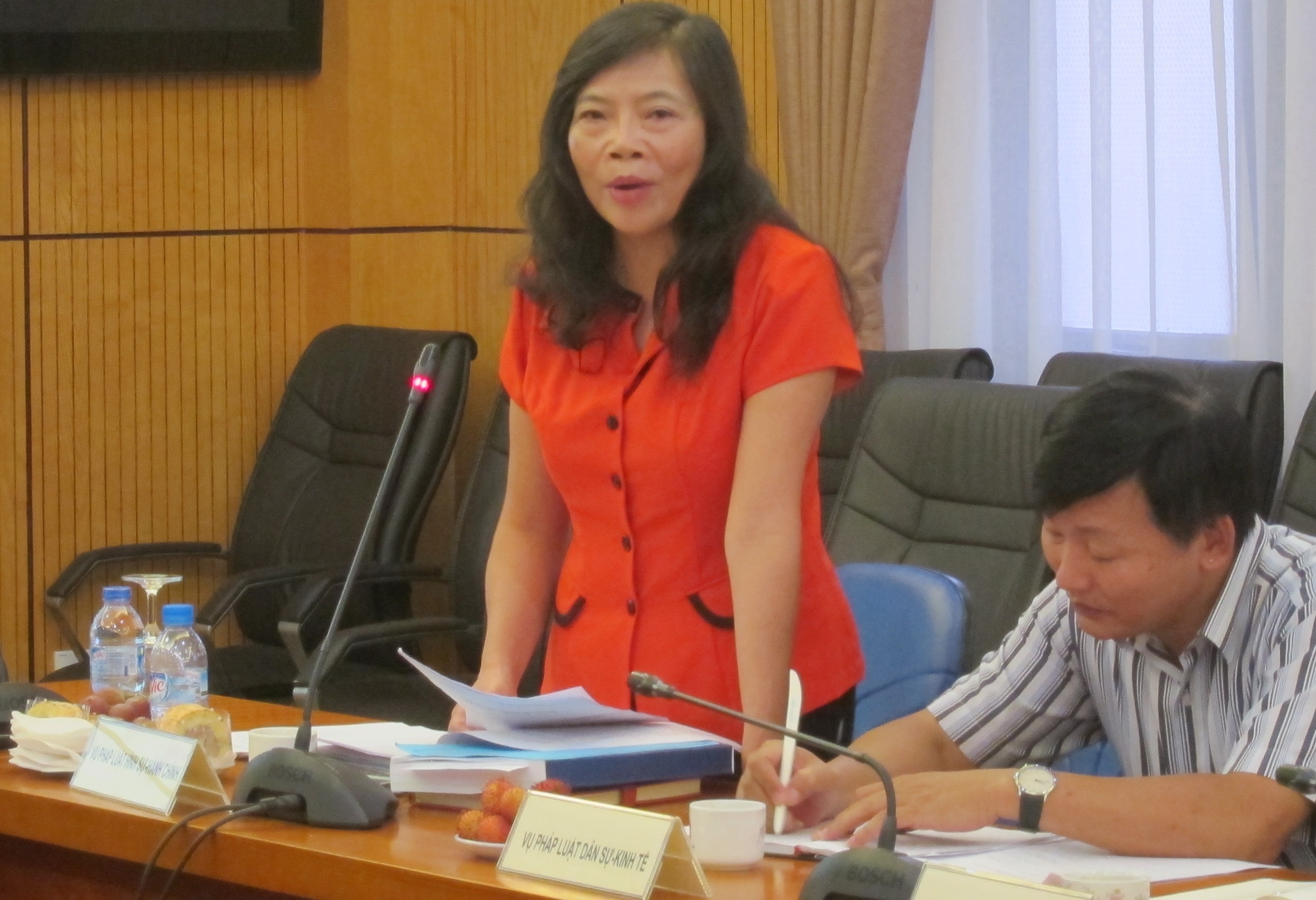 Bà Nguyễn Thị Kim Thoa trả lời tại cuộc họp báo.