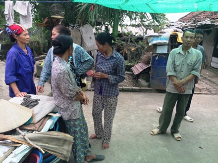 Vụ bán đất cho doanh nghiệp Trung Quốc: Xã làm theo “lệnh” cấp tỉnh, huyện? - 1 Người dân xã Nghĩa An tập trung phản đối việc bán đất cho doanh nghiệp Trung Quốc thành lập dự án.