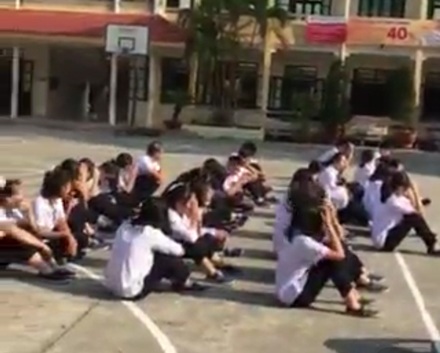 Hải Phòng: Thầy giáo cố tình “đày” học sinh dưới nắng? - 2 Nhiều học sinh đã bị ốm sau khi được thầy Hiếu mang ra sân trường phơi nắng trong tiết dạy học của mình.