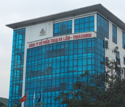 Vụ “bòn” tiền qua tài khoản lương công nhân: Kỷ luật 3 cán bộ - 2 Cơ quan điều tra tiếp tục làm rõ vụ việc công nhân tố cán bộ bòn tiền qua tài khoản lương.