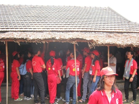 Thăm ngôi nhà gỗ đơn sơ