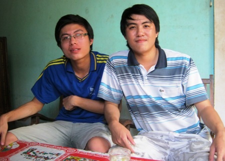 Mồ côi mẹ từ nhỏ, anh em Lợi đều vượt khó vươn lên và học rất giỏi.