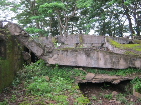 Hầu hết các nhà giam đã bị sập 