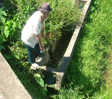 Trước những bức xúc từ người dân, Nhà máy nhôm mới thỏa thuận xây dựng chiếc cống xả nước thải này