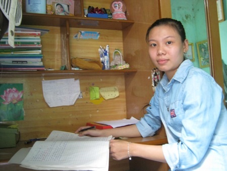 Bố bị bệnh tai biến nằm một chỗ, học trò nghèo vẫn đỗ thủ khoa ĐH