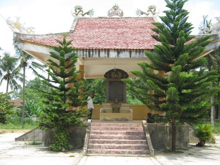 Bia căm hờn, nơi ghi lại tội ác của kẻ thù đối với người dân làng Mỹ Trạch