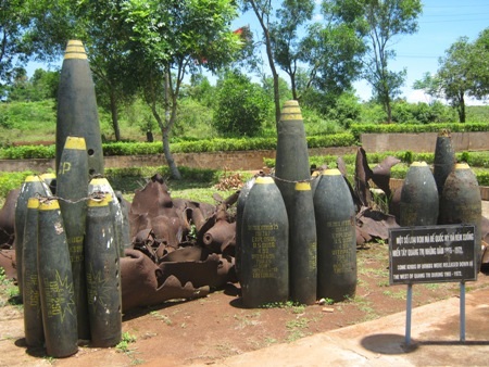 Một số loại bom Mỹ - Ngụy sử dụng trong chiến dịch đường 9