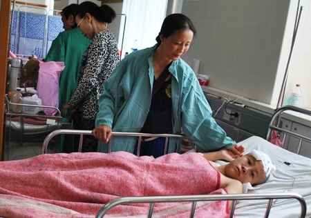 Thúy bị mắc căn bệnh u não và phải điều trị xạ trị thường xuyên tại bệnh viện Trung ương Huế