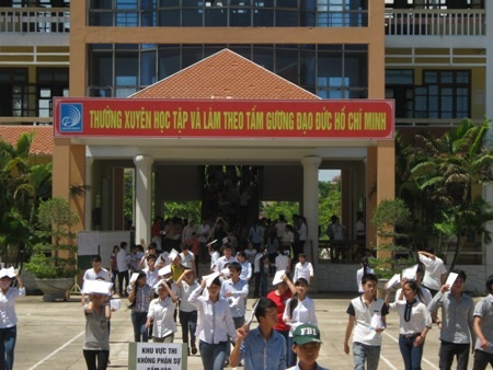 Thí sinh Quảng Bình rời khỏi phòng thi.