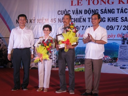 ...và giải Nhất cho các tác giả đạt giải