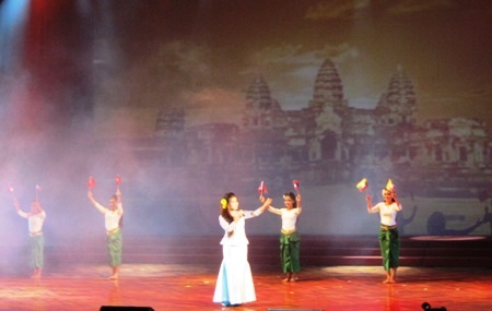 Tiết mục thể hiện tình đoàn kết, hữu nghị 4 nước